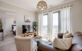 Explore Cape Town From A Stylish Home